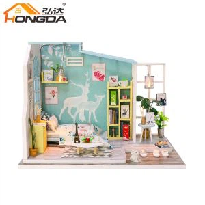 miniature dollhouse making
