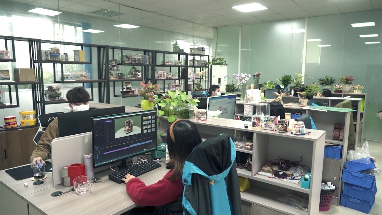 page-1280-720 page-1280-720